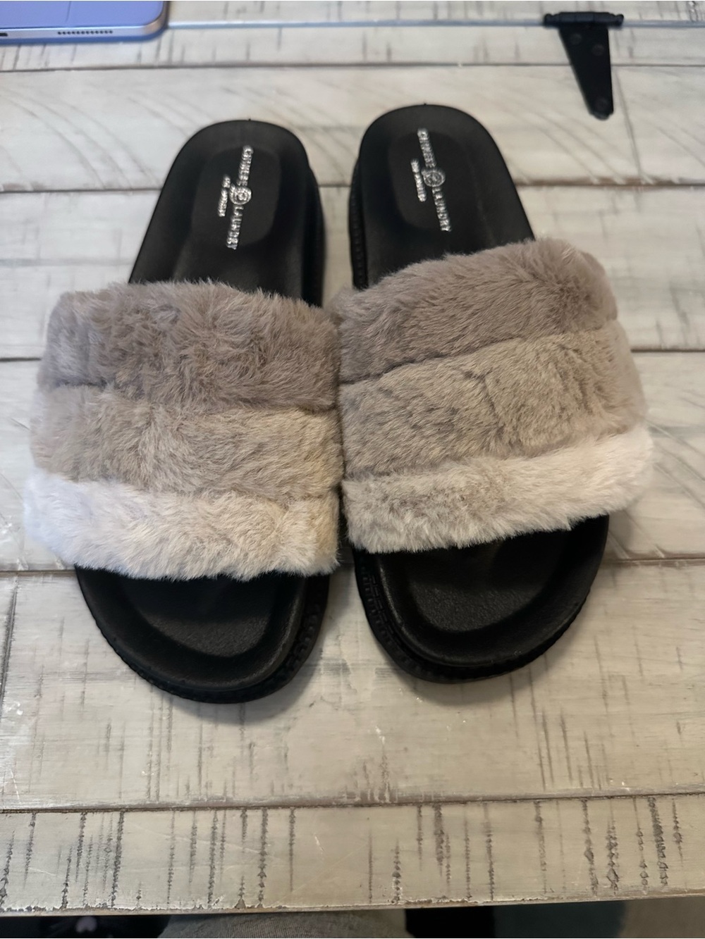 Chinese Laundry Faux Fur Slide Sandals